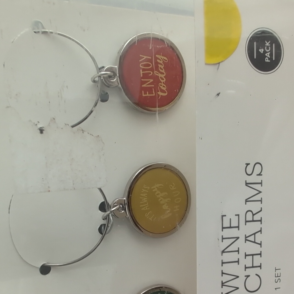 THRESHOLD Wine Charms (4 Pack)